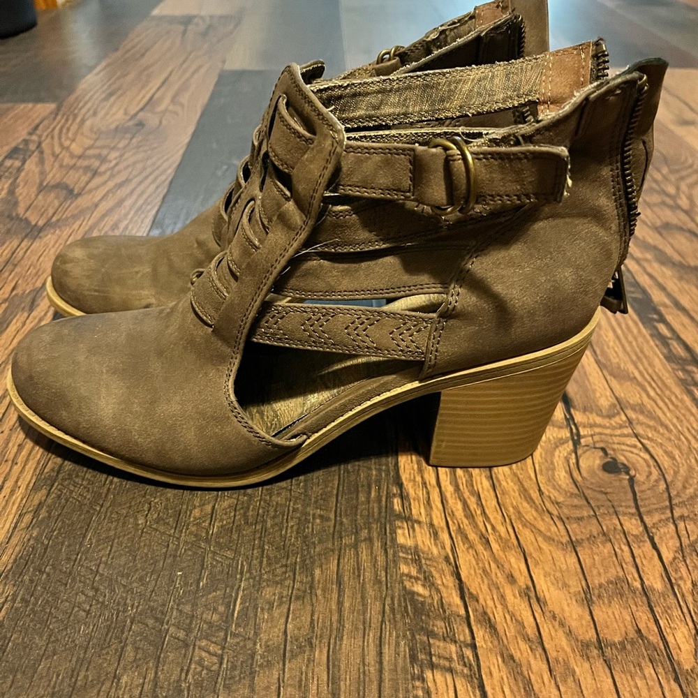 Roxy Dark Brown Heeled Boots